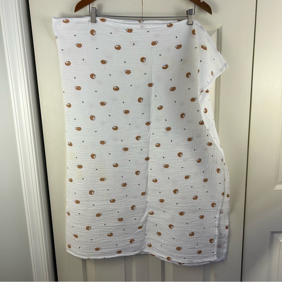 Hedgehog Baby Swaddle Blanket Muslin Brown White Dark Tan Acorns - Picture 2 of 11
